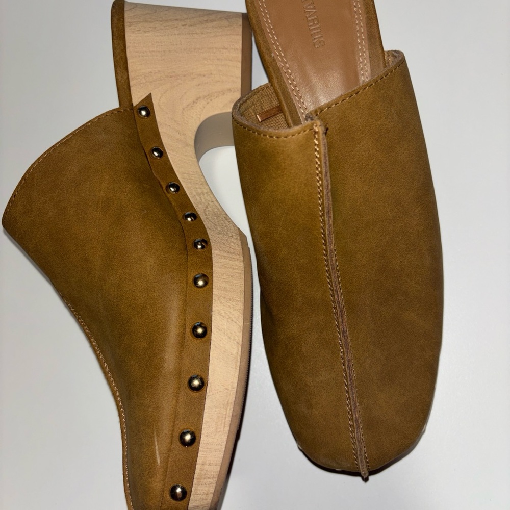 Women’s Tan Clogs size